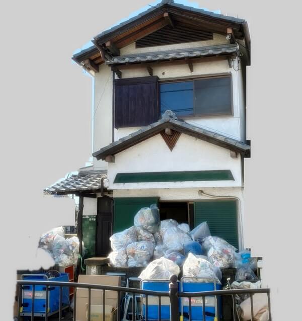 ゴミ屋敷作業中