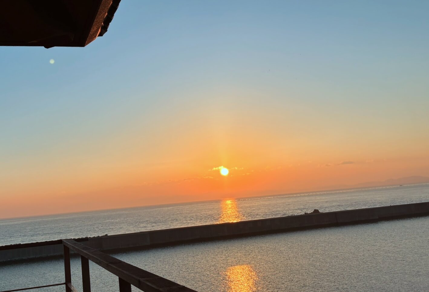 ホテルニューアワジからみた日の出