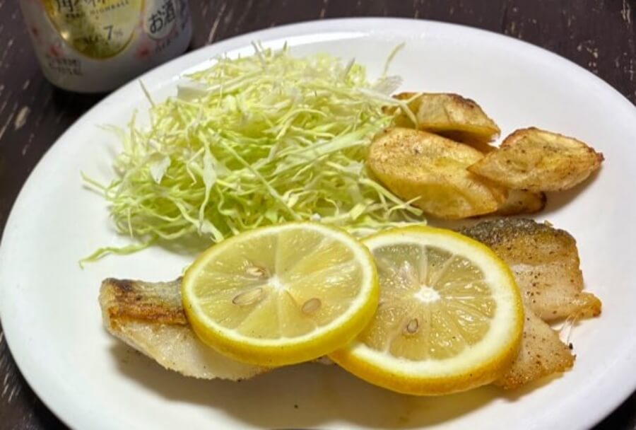 鱈ソテーに焼き青バナナ