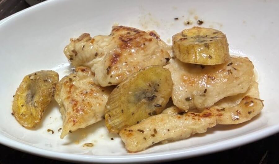 鶏むね肉と青バナナ炒め